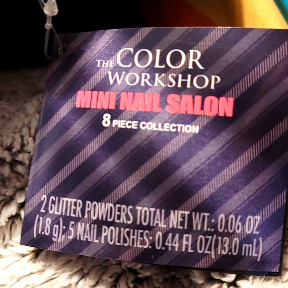 The Color Workshop Mini Nail Salon - Picture 5 of 6